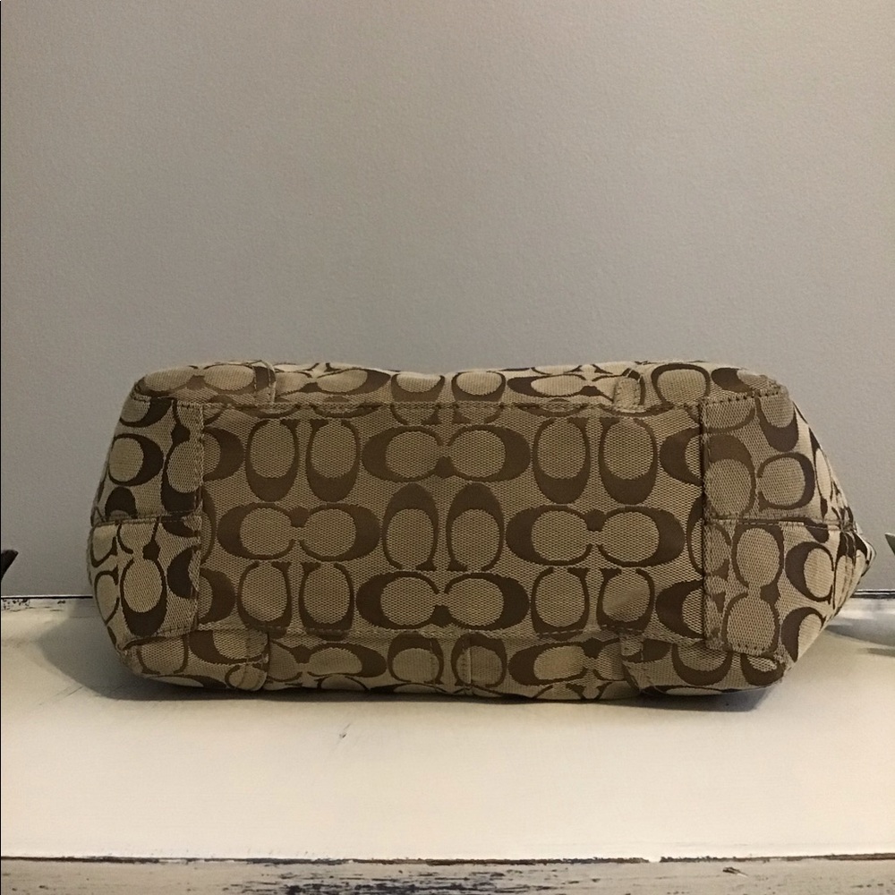 👜 EUC Coach Bleeker Signature Tote Large Bag. 👜 - Picture 3 of 8
